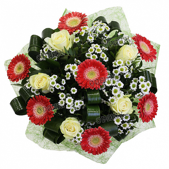Букет из мини гербер, роз и хризантемы Сантини — фото 2