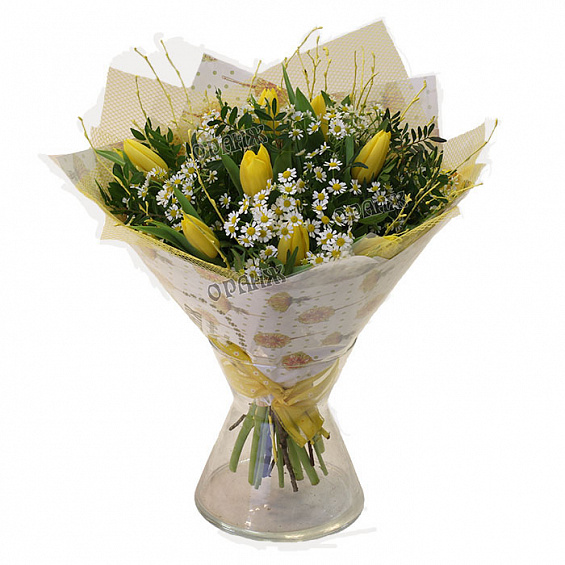 Букет из тюльпанов и матрикарии. — фото 1