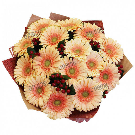 Букет из гербер и хиперикума — фото 2