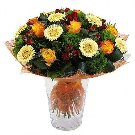 Букет из мини гербер и роз — фото 1