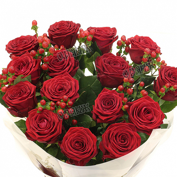 Букет из роз и хиперикума — фото 2