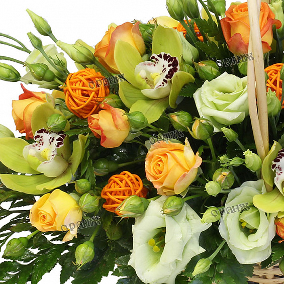 Корзина малая из мини орхидей, лизиантуса и кустовых роз — фото 2