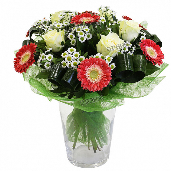 Букет из мини гербер, роз и хризантемы Сантини — фото 1